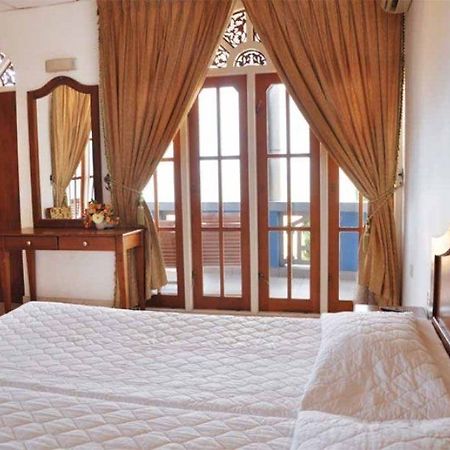 The Reef Beach Hotel Negombo Bagian luar foto