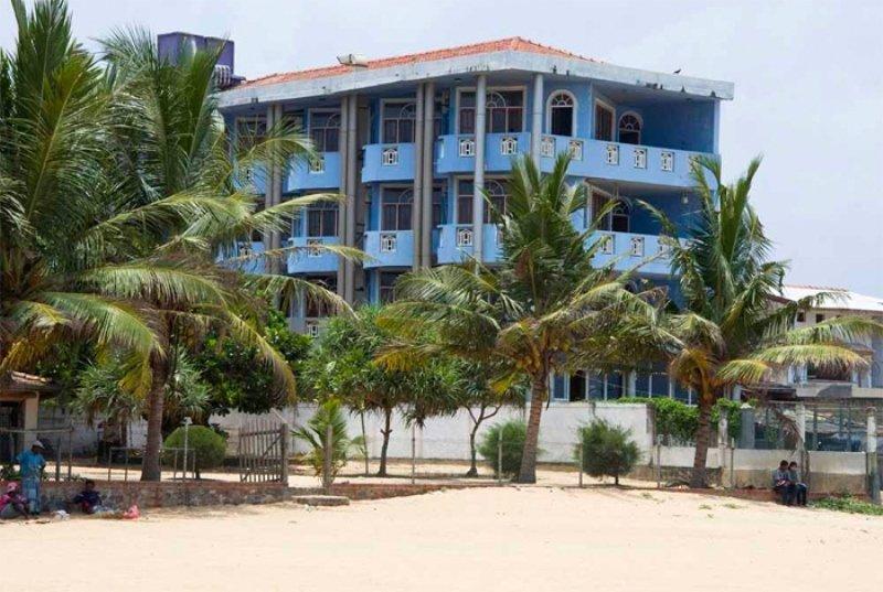 The Reef Beach Hotel Negombo Bagian luar foto