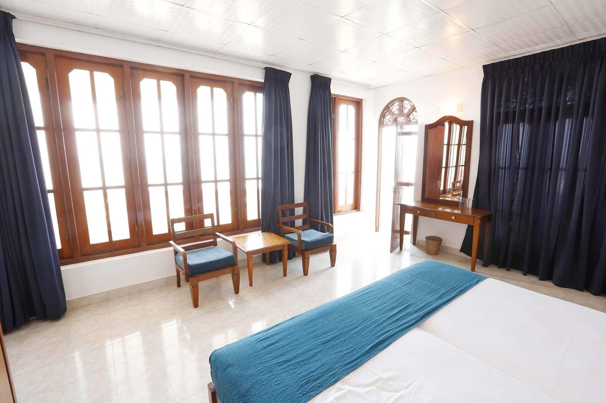 The Reef Beach Hotel Negombo Bagian luar foto