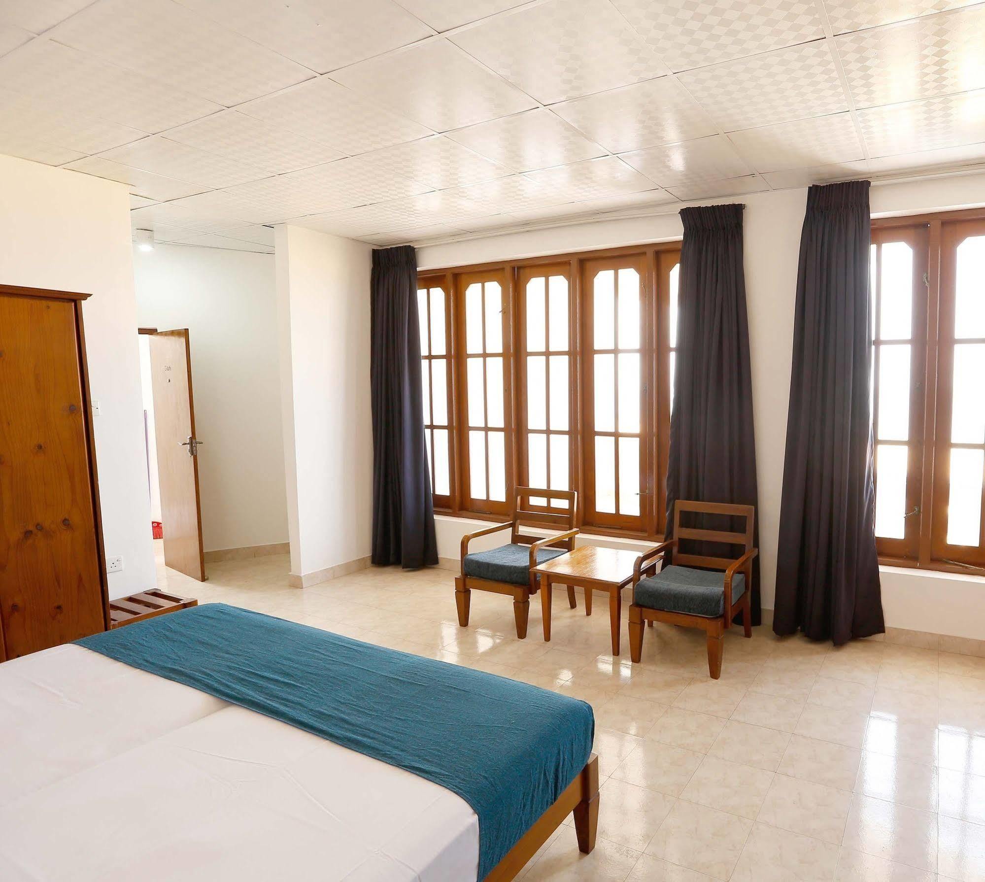 The Reef Beach Hotel Negombo Bagian luar foto