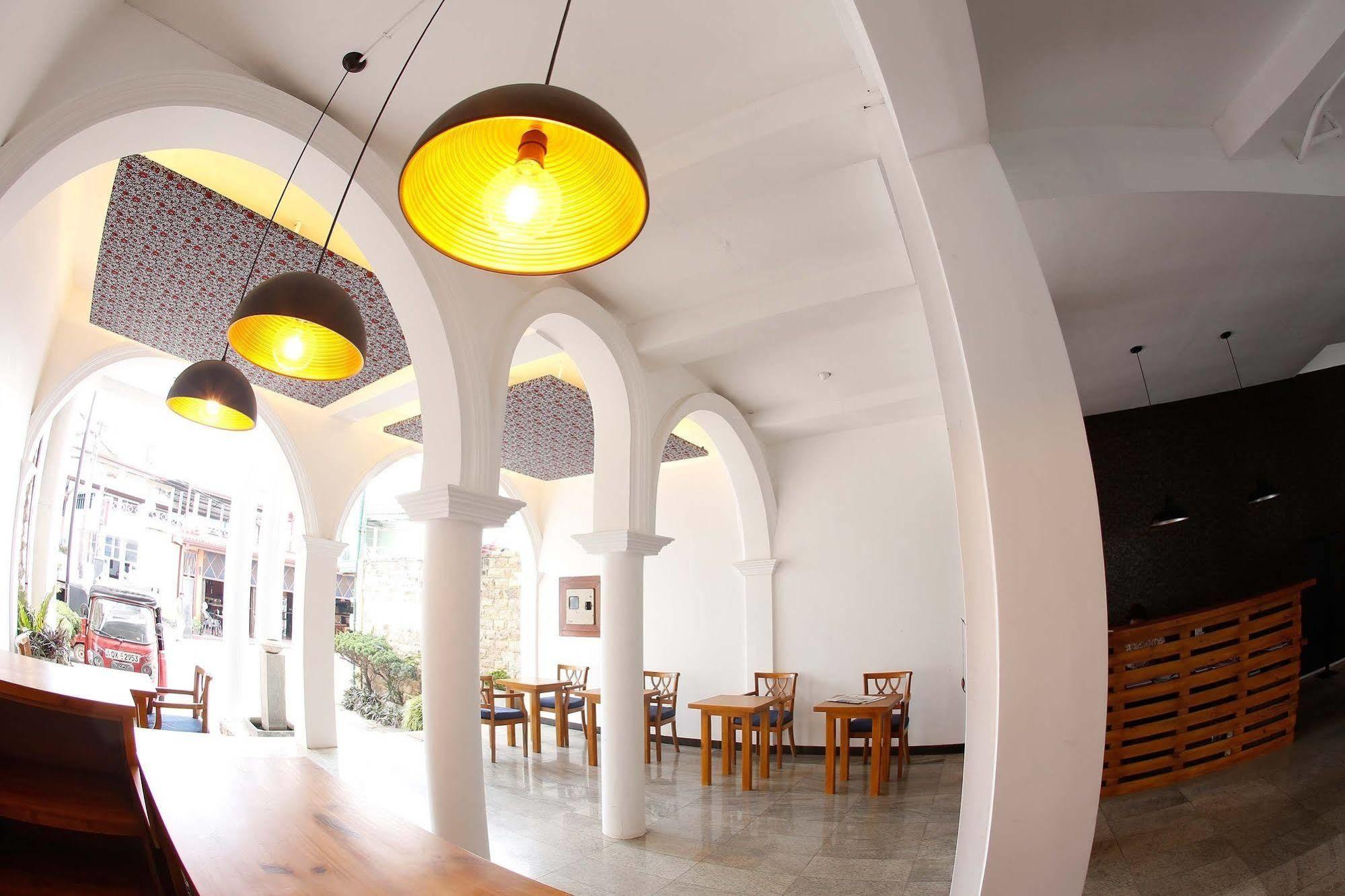 The Reef Beach Hotel Negombo Bagian luar foto