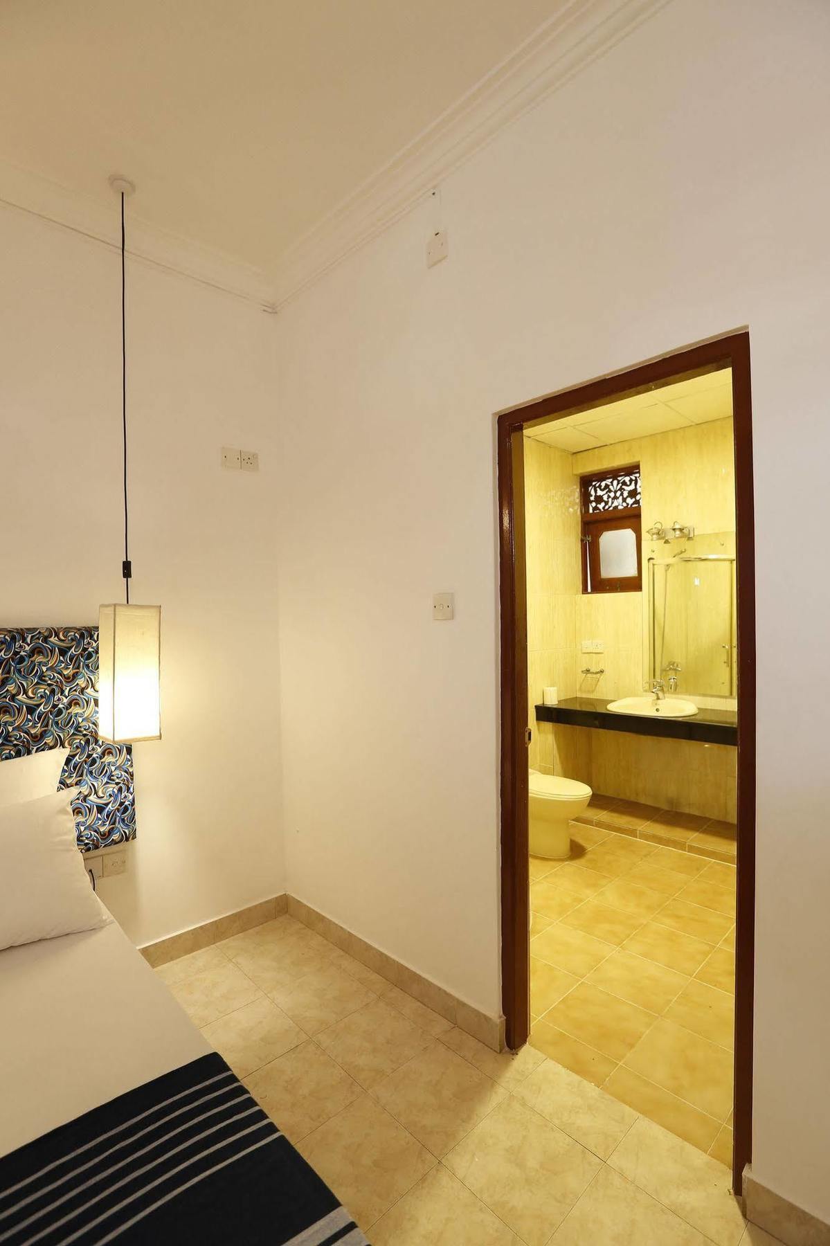 The Reef Beach Hotel Negombo Bagian luar foto