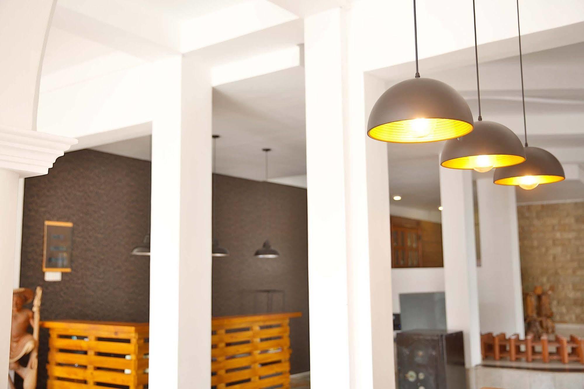 The Reef Beach Hotel Negombo Bagian luar foto