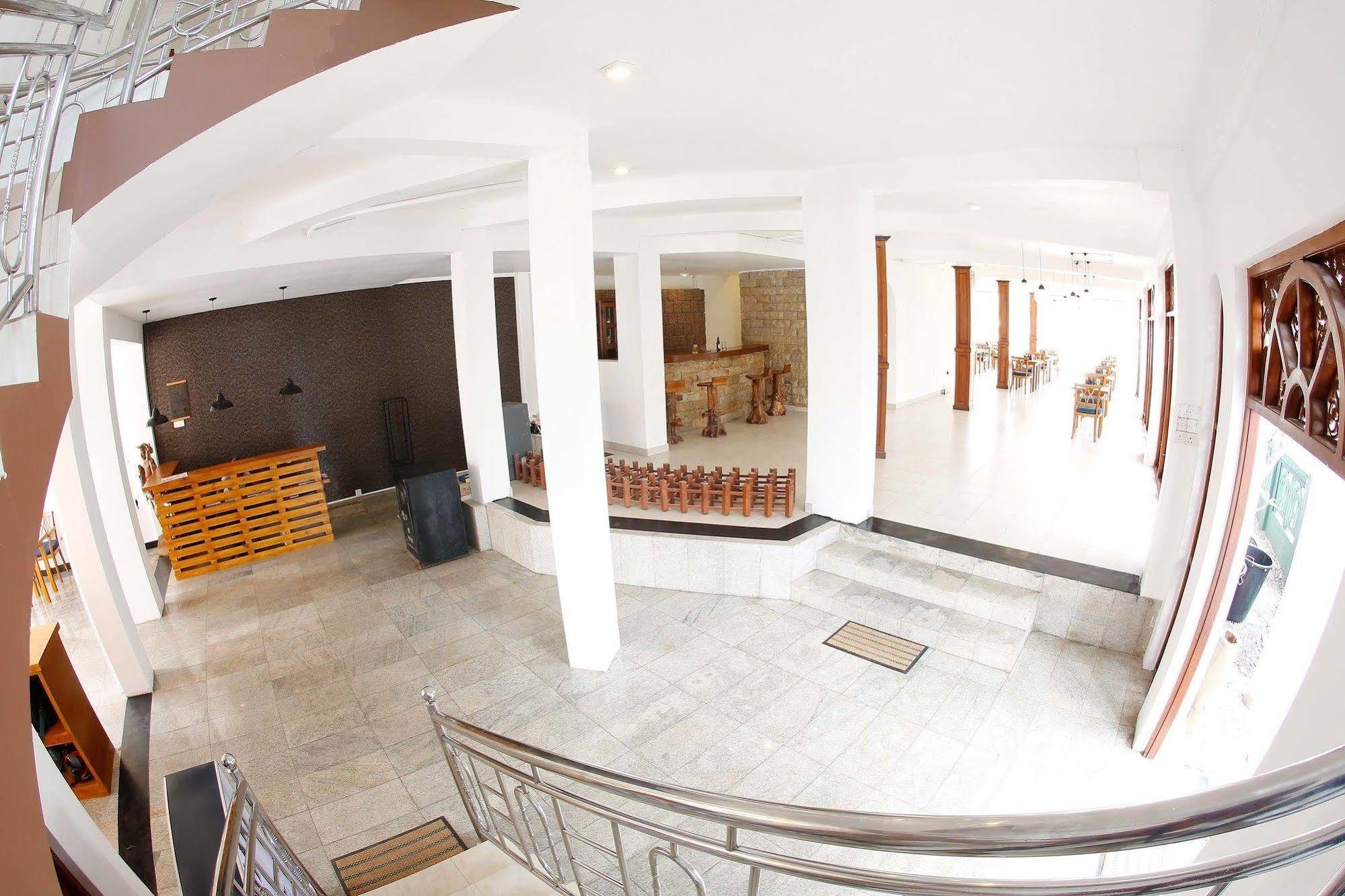 The Reef Beach Hotel Negombo Bagian luar foto